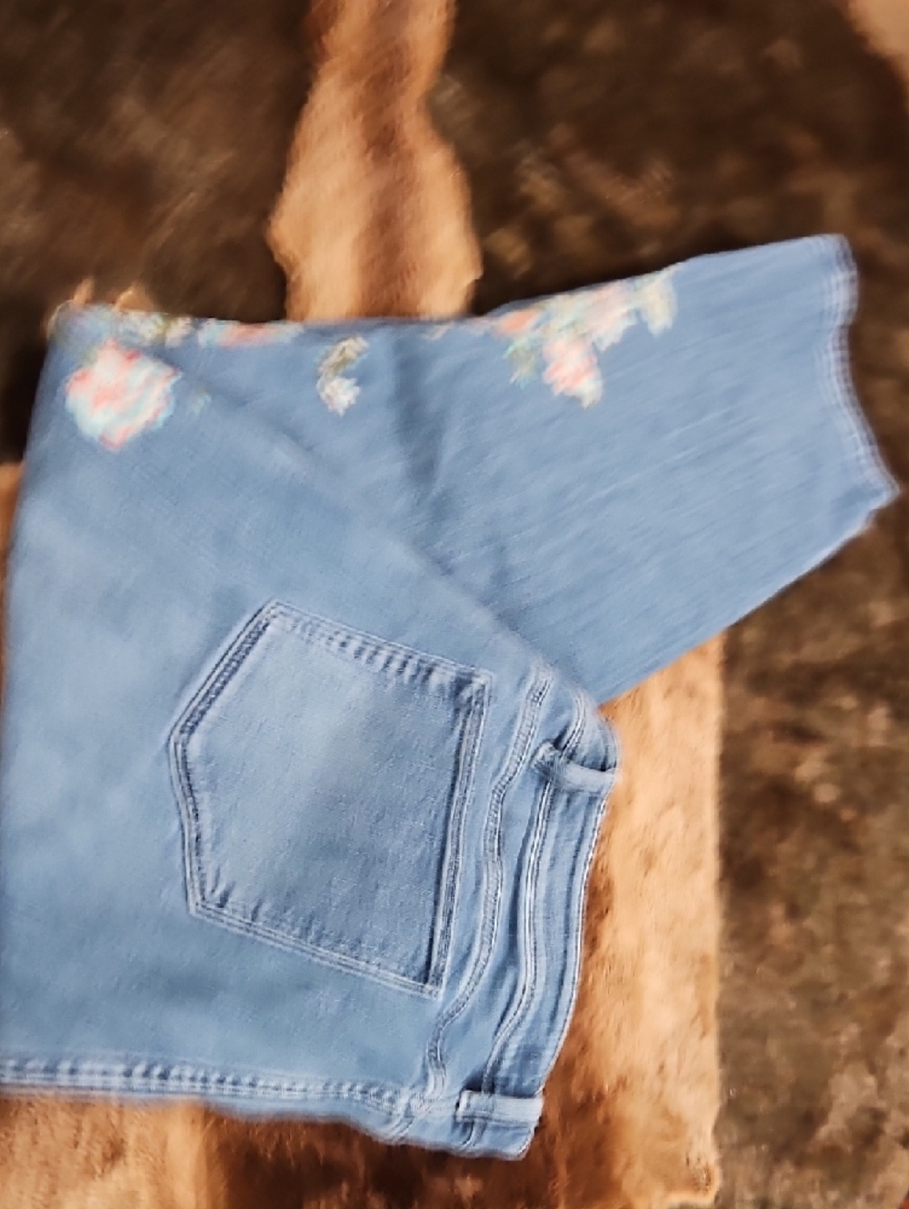 J•Jill Women’s Light Blue Embroidered Jeans. Size 16. Inseam 23". Rise 10" - Picture 4 of 4